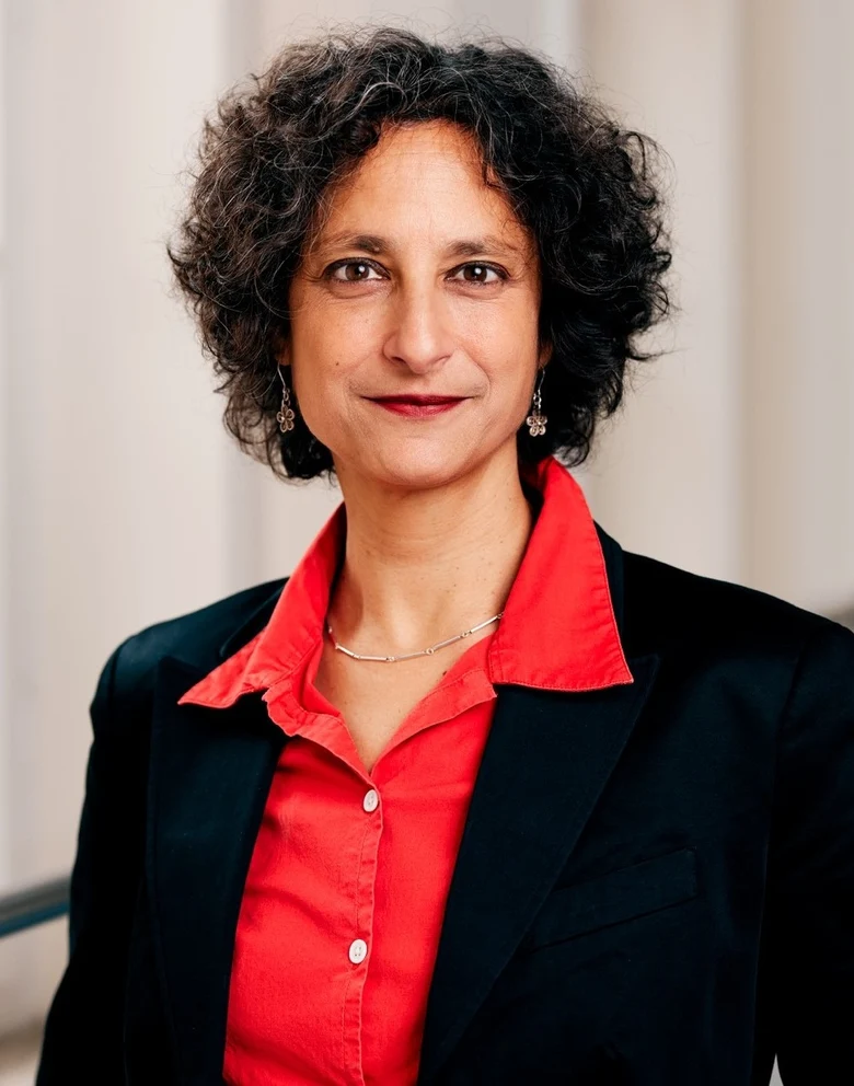 Porträt von Dr. Angela Jain.