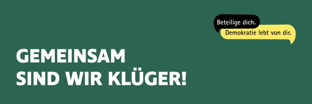 Vor einem dunkelgrünen Hintergrund steht in weißer Schrift: "Gemeinsam sind wir klüger!"