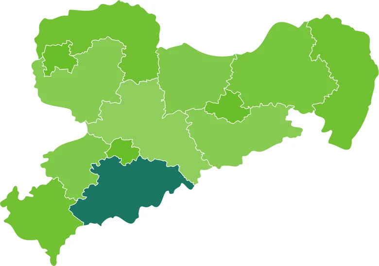 Grüne Karte von Sachsen, auf der der Erzgebirgskreis in dunkelgrün markiert ist.